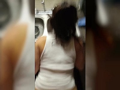 Essayer de faire la vaisselle