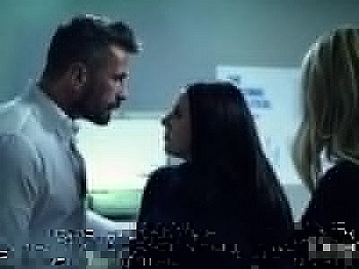 Plus profond. Gabbie Carter se soumet à Angela White et à son mari