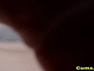 Une jolie fille sexy jouant avec sa délicieuse chatte HD