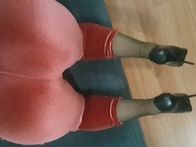 Fille turque au gros cul collants talons pieds