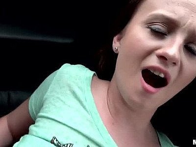 POV adolescent baise dans la voiture avec Sadie Leigh