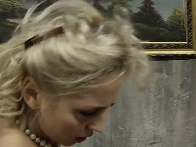 Un vieux militaire prend des épouses de prisonniers