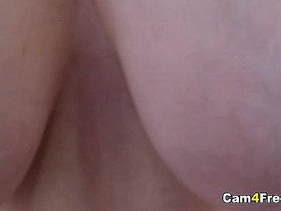 Une blonde au cul rond et parfait