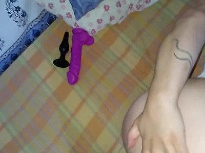 Une femme italienne infidèle se fait sodomiser par un taureau surdoué.