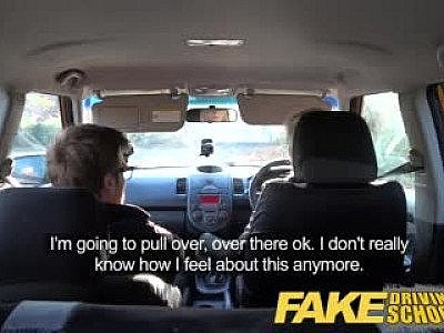 Un taxi baise sa cliente