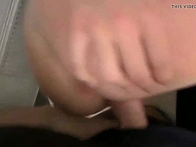 Une milf amateur éhontée se fait baiser par un étranger à dolce vita