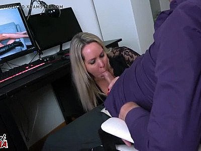 AnnabelMassina Chef se branle sur mon porno et baise mic