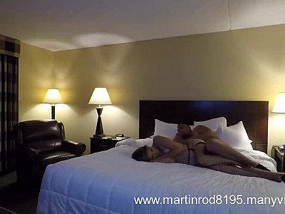 Femme chaude partagée avec des inconnus