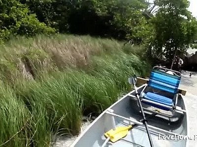 Une fille au cul parfait baisée sur la plage