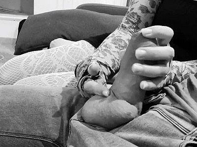 Masturbation sur le canapé avec beaucoup de baisers et ce qu'il faut après une journée de wo