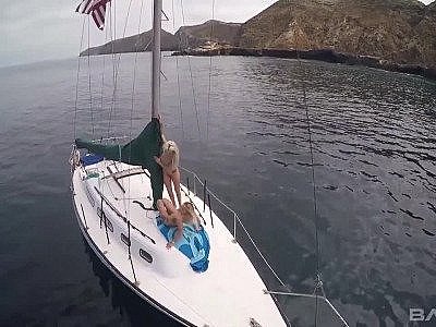 L'une des meilleures compilations lesbiennes jamais réalisées.