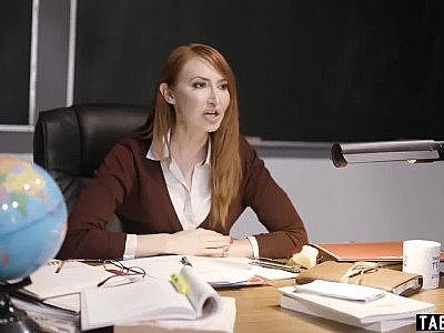 Une enseignante MILF exige des rapports sexuels d'une adolescente et de sa belle-mère