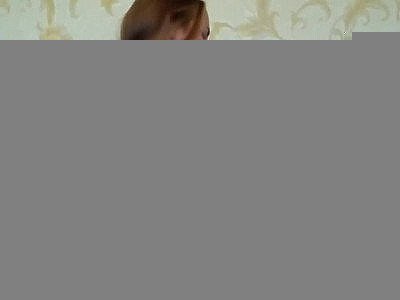 Une chatte chaude et un doigté d'âne avec un bébé