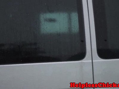 Adolescente auto-stoppeuse dominée par un maître brutal 720p