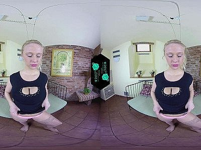 De gros seins et une chatte juteuse qui ne s'arrêtera pas