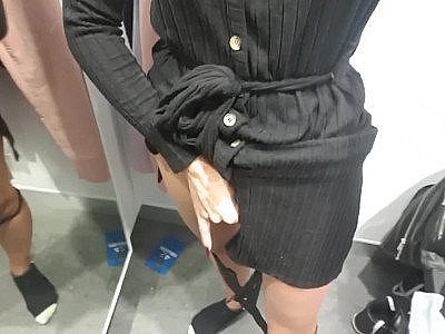 ÉJACULER DANS UN VESTIAIRE