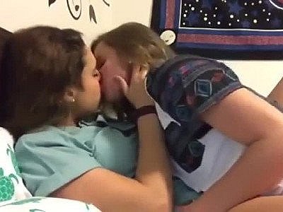 2 filles qui se déchaînent