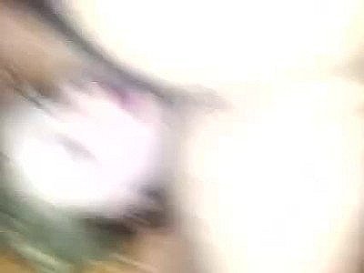 Un gros décharge tout dans la bouche de sa copine