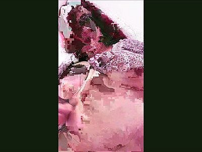 Voulez-vous que cette sale maman hippie s'assoie sur votre visage ? Édité par Katie St