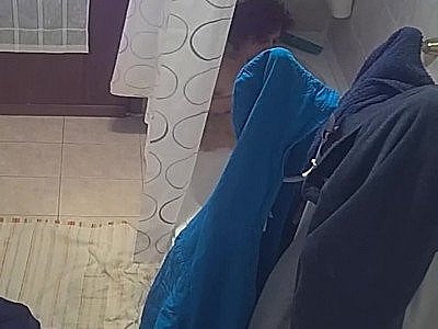 Ma femme prend un bain et se masturbe