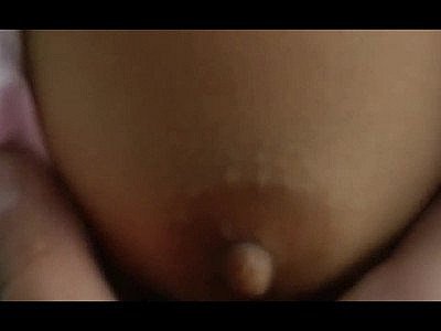 Une jeune russe suce la queue de son copain