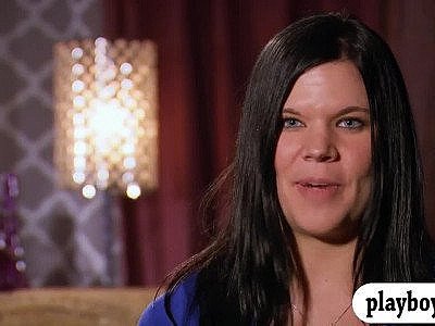 Un groupe de nouveaux couples a profité de l'échangisme et des jeux érotiques.