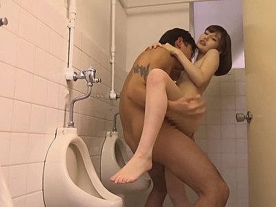 Sexe dans la salle de bain avec Yua