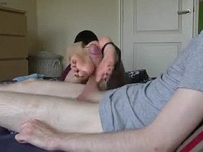 Girl know how to use her feet