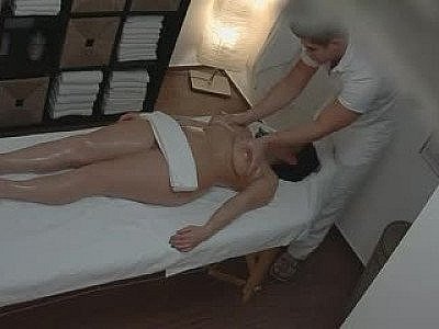 curvy woman massage voyeur (staged)
