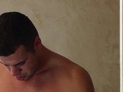 Welly a un sexe fétichiste pour baiser la bite avec ses pieds : HD Porn 0d