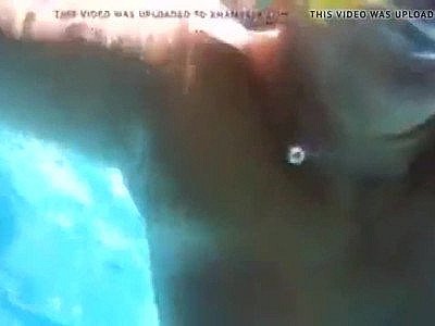 Gros nichons sous l'eau 5