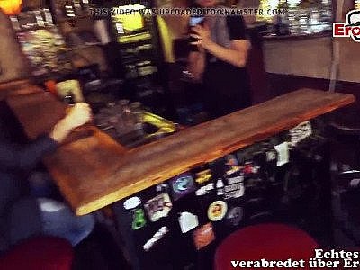 Une adolescente allemande se fait ramasser et baiser en public - Erocom Date