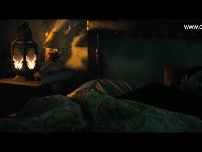 Joséphine de La Baume se baigne toute nue