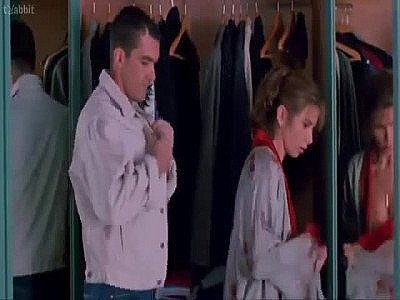 Victoria Abril se fait attacher et baiser dans Tie Me Up! Tie Me Down!