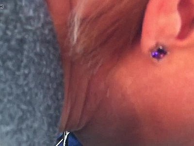 Je me fais sucer dans un parking