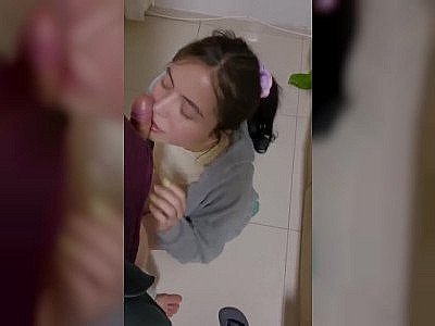 Beautiful slut giving bj post 655 full video link in bio