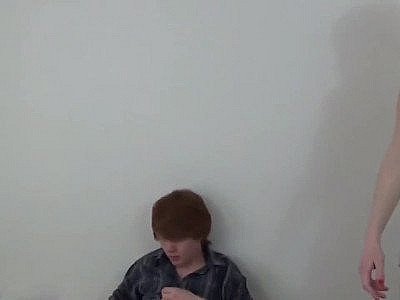 Une adolescente blonde coquine et sa nouvelle colocataire