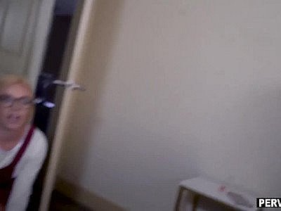 Un triangle amoureux fou avec ma belle-mère et ma belle-soeur adolescente HD.