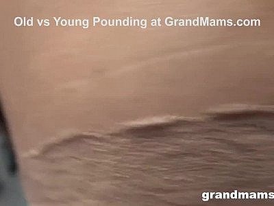 Deux mamies insatiables partagent une grosse bite
