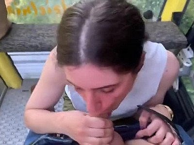 Sexe audacieux dans le tramway aérien