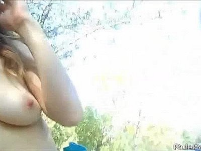 Amateurs baisant dur dans les bois