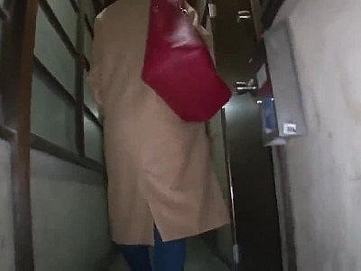 Amenez-la à manger et mangez sa chatte p01