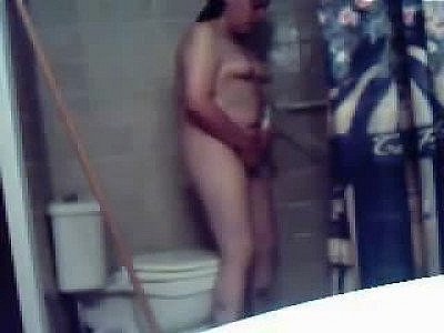 Chubby chick uses shower head to masturbate