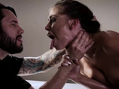 Fisting huileux et double vagin avec Adriana Chechik