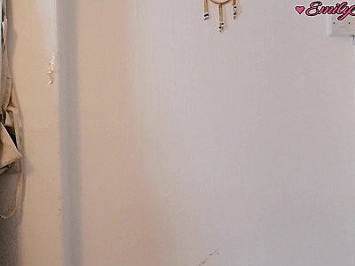 Essai d'un maillot de bain par une jeune femme super sexy