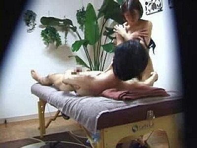 Hot Oriental Massage !