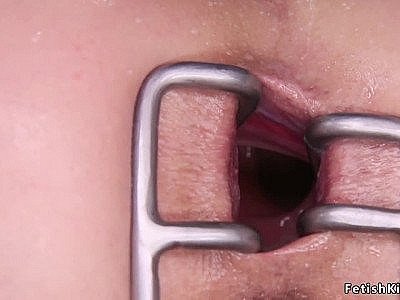 Les lesbiennes d'ébène avec des bouchons de cul et des gapes HD