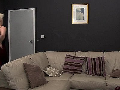 Une MILF se fait prendre en levrette par un chanceux