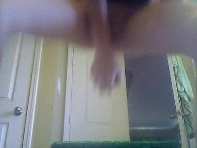 Teen masturbates with a hairbrush!