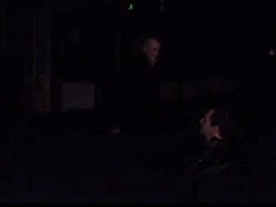 Une blonde se fait baiser dans un cinéma